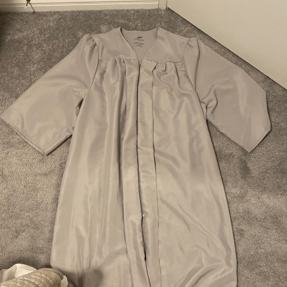 Gray/Sliver Jostens Graduation Gown